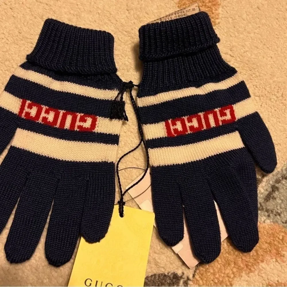Big kids size large fits women’s small Gucci Blue and White Knitted Gloves